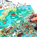 Matricás képalkotó szett, 3 háttérlap + 4 ív matrica, dinoszauruszos, Kidea