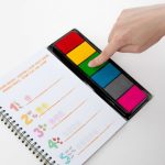 Színező füzet ujjfestéshez (22 színezhető lap, 8 oktató kártya, festékes szivacsok), állatos, Kidea