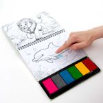 Színező füzet ujjfestéshez (22 színezhető lap, 8 oktató kártya, festékes szivacsok), állatos, Kidea