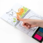 Színező füzet ujjfestéshez (22 színezhető lap, 8 oktató kártya, festékes szivacsok), állatos, Kidea