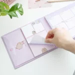 Pusheen cicás jegyzettömb készletjelölőcímkékkel, heti tervezővel, Moments, lila