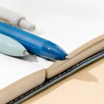 Zseléstoll, nyomógombos, 0,5mm, kék tinta, többféle tolltest, Linfini, Deli