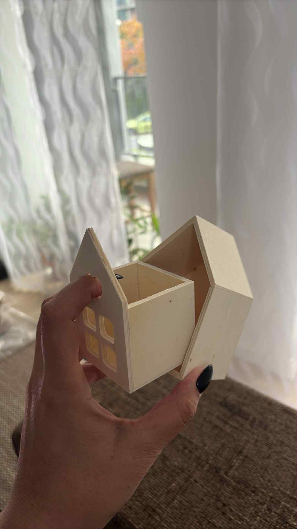 Fa házikó, dekorálható, 10,8x6,8cm
